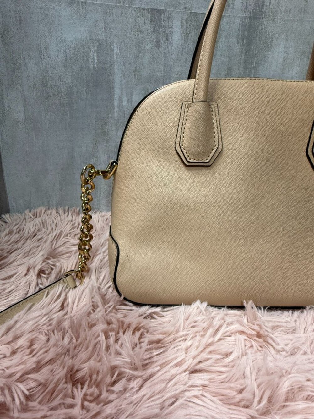 Great Preloved Condition Michael Kors Cindy Large Dome Satchel - Beige - Picture 12 of 13